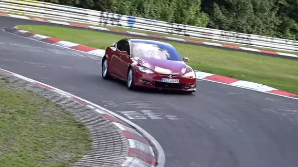 Tesla Model S spulberă recordul deținut de Porsche Taycan pe Nürburgring