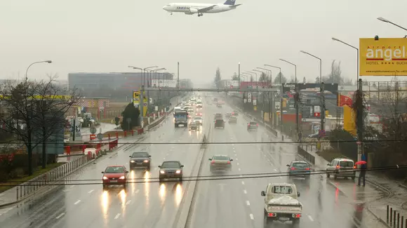 S-au schimbat regulile de circulație lângă Aeroportul Otopeni - Cine are prioritate de acum încolo