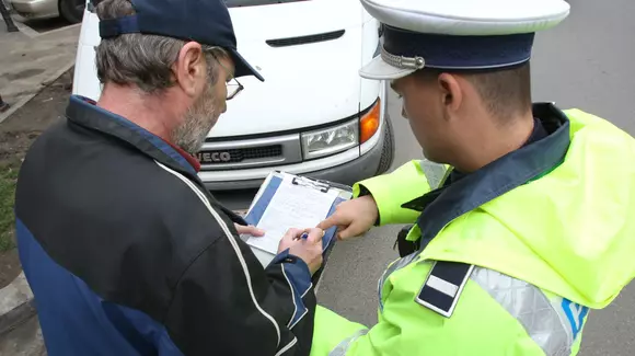 Coronavirus: unde poți merge cu mașina, ce completezi în declarație, ce faci cu permisul expirat