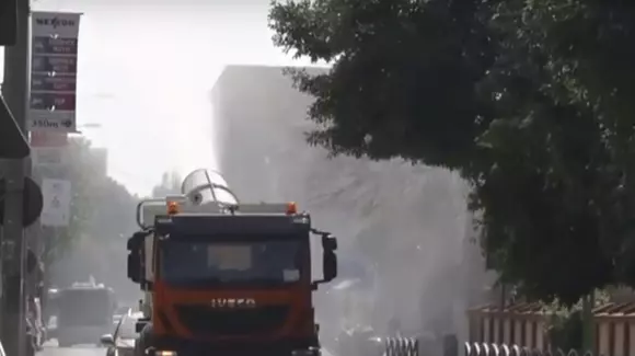 Uluitor: o primărie din București plimbă prin oraș un utilaj pentru răcorirea aerului