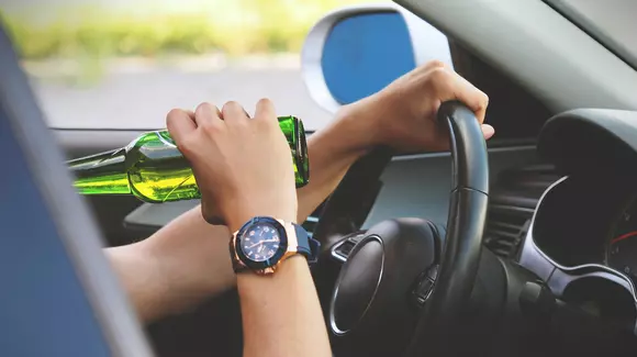 Culmea onestității: Un șofer beat s-a dus singur la poliție după ce a provocat un accident