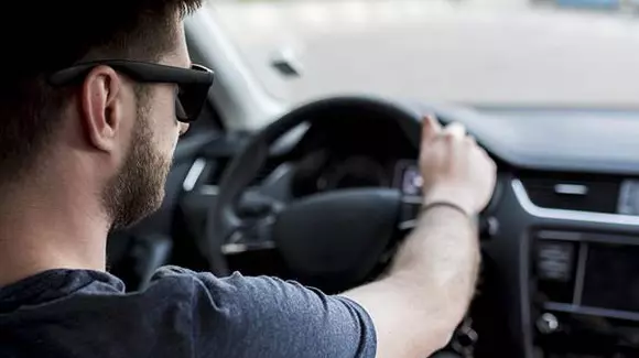 (P) 5 gadget-uri de care nu te poți lipsi dacă ești șofer