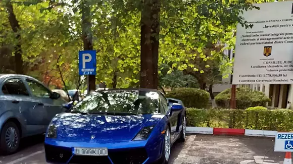 Nora lui Dragnea și-a parcat bolidul Lamborghini pe locul rezervat persoanelor cu handicap