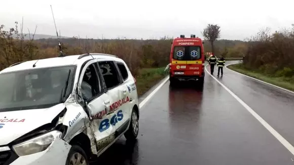 Ce explicaţie halucinantă a avut şoferul unui TIR după ce a lovit o ambulanță şi a fugit