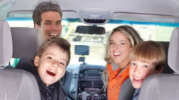 4 tipuri de lucruri care nu ar trebui să-ți lipsească din mașină