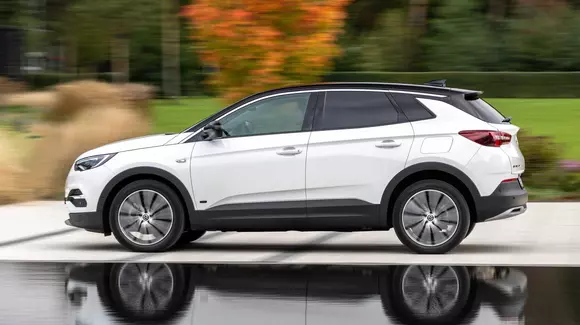 Opel Grandland X ajunge în România. Versiunea cu 224 CP costă 35.750 €