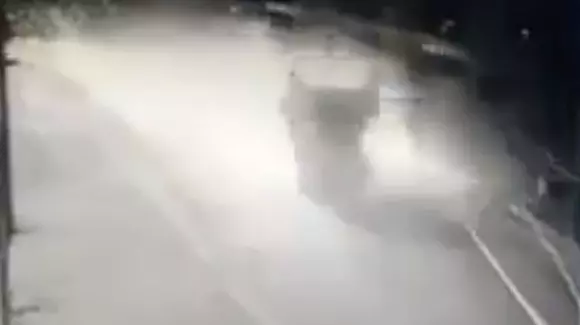 Un şofer este aruncat din maşină în timpul unui accident petrecut la Craiova. Ce a urmat după e ireal (Video)