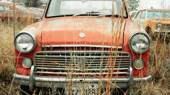 Proiect: Statul poate să ridice și să vândă mașinile abandonate