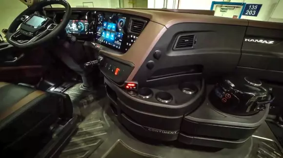 Ruşii de la Kamaz susţin că reinventeză camionul