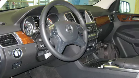 Preţuri "nebune" la ANAF: Mercedes Benz ML de la 3800 euro sau VW Passat de la 4500 euro. Lista completă