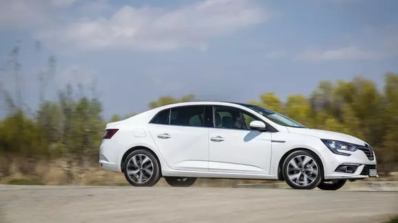 Renault Megane Sedan 1.3 TCe 140 CP - test drive în România