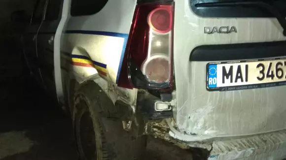 Autospecială radar a Poliției, băgată în șanț de un botoșănean turmentat