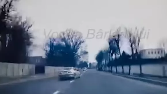 Accident teribil la Bârlad: şoferul unui BMW a pierdut controlul după o depăşire (Video)