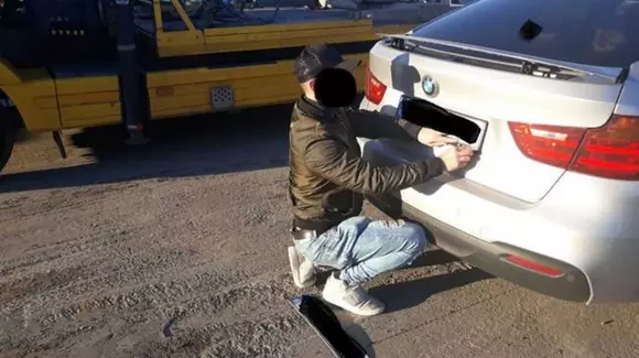 Ce pățești dacă ascunzi numerele mașinii atunci când decizi să parchezi ilegal? Ne arată un timișorean