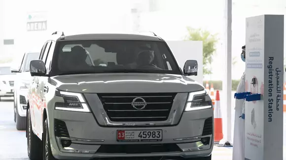 Șoferii din Emiratele Arabe Unite sunt testați pentru coronavirus din mașini