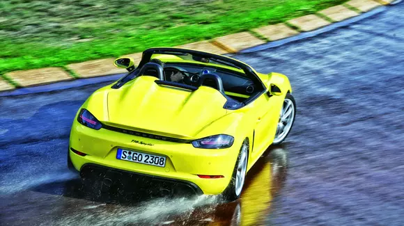Porsche 718 Spyder: Swinging in the Rain