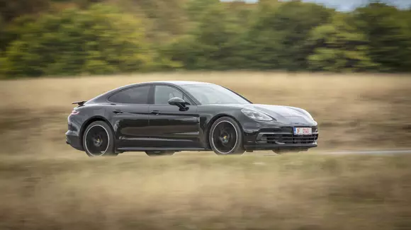 În primele trei luni din acest an Porsche a livrat peste 53.000 de mașini