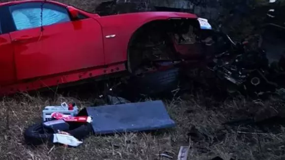 Cum a reuşit acest şofer de BMW să rupă maşina în două şi să iasă singur din epavă!?!