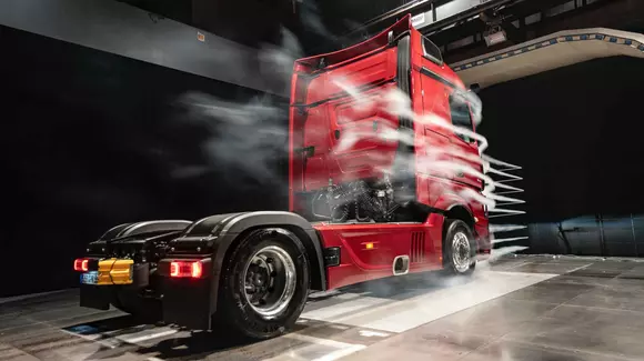 Cum a devenit Mercedes-Benz Actros mai sigur renunțând la oglinzile clasice (VIDEO)