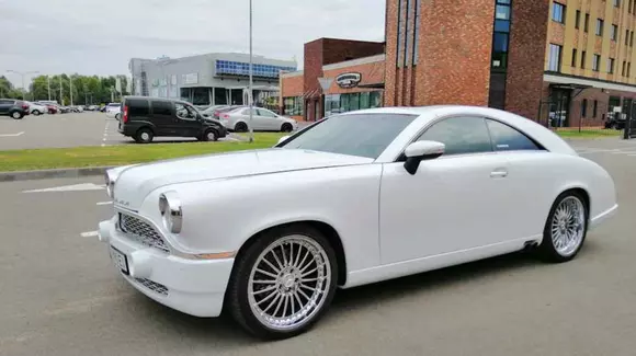 Aceste mașini sovietice au la bază modele BMW și Mercedes. Le recunoști?