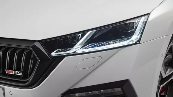 Skoda Octavia RS iV: versiunea sport primește acum și asistență electrică