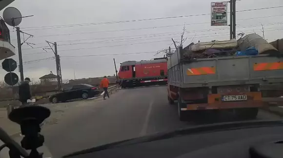 Un nou „erou” în România: a oprit trenul să-și cumpere o cafea! ( Video)
