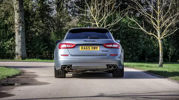 Un Maserati Quattroporte primește o ușă în plus, devine shooting brake. La fel de frumos