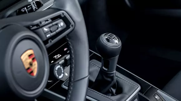 Porsche introduce și o transmisie manuală pentru 911