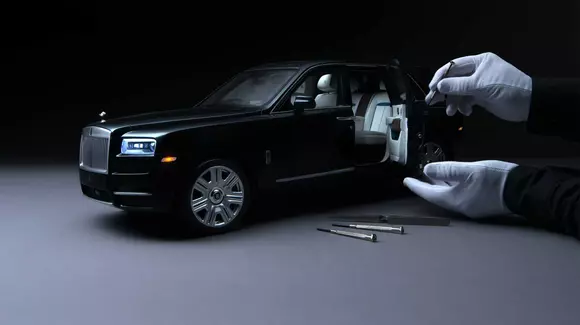 Această machetă Rolls-Royce Cullinan costă cât un SUV compact. Unul real!