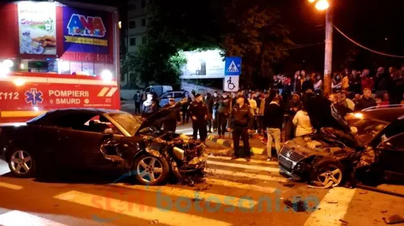 Un tânăr care transmitea live de la volan a provocat un accident teribil în Botoșani (Video)