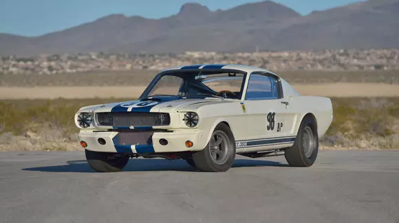 Cel mai scump Mustang din lume costă acum cât 144 de Mustanguri noi