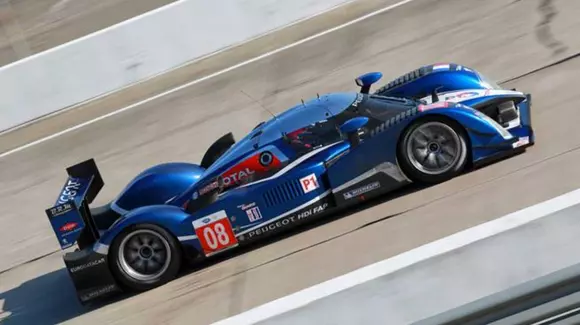 Șeful Grupului PSA, pe circuit la Le Mans cu Peugeot 908