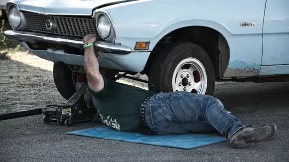 (P) Cum să economiseşti bani atunci când îţi repari maşina