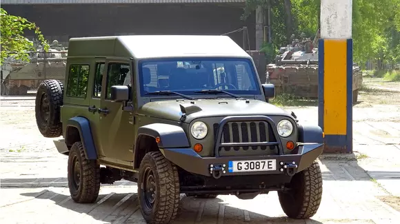 Jeep J8 - un Wrangler pentru forțele militare terestre