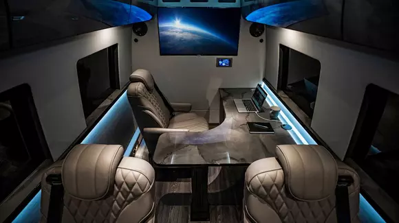 Așa arată un birou mobil în adevăratul sens al cuvântului! (FOTO)