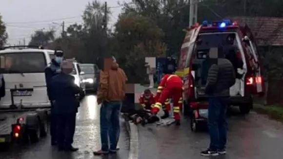 Doi paramedici din Beclean au resuscitat 32 de minute o bunică de 80 de ani, lovită de mașină, până au readus-o la viață