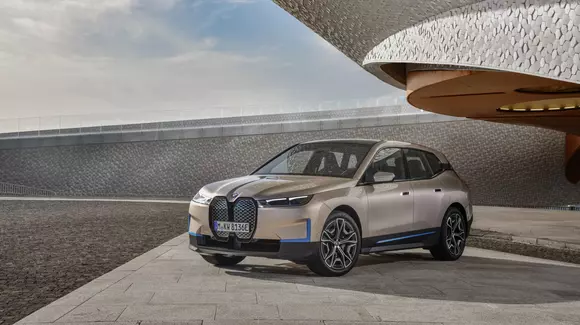 BMW a publicat primele imagini cu viitorul SUV electric iX