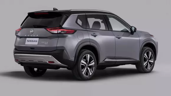 Nissan vrea să vândă mai multe X-Trail plimbându-și clienții cu Toyota RAV4