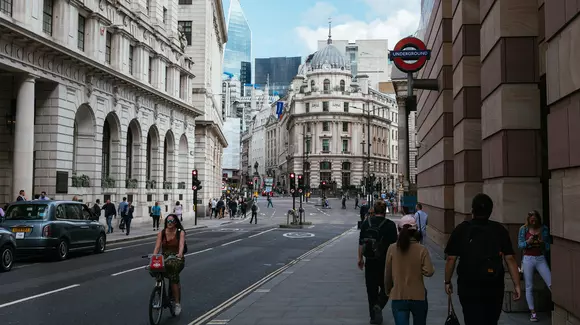 Mașinile noi cu motoare convenționale vor fi interzise la vânzare din 2030 în Marea Britanie