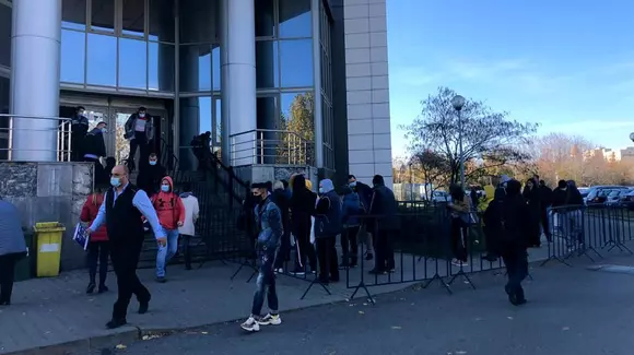 Coadă la permise auto în București în ziua cu peste 1.300 de cazuri noi de coronavirus