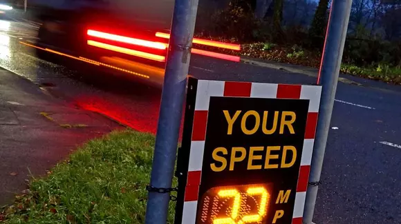 O româncă prinsă cu 165 km/h lângă Londra i-a spus judecătorului că nu și-a dat seama că ajunsese în Anglia