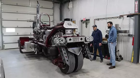 Așa arată cea mai mare motocicletă din lume! Ce putere are