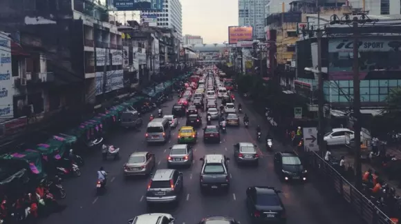 Trucurile care te ajută să te strecori în trafic