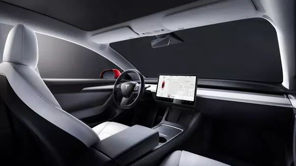 Tesla vine de acum cu suport în limba română pentru sistemul multimedia