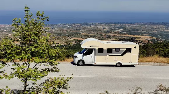 (P) Care sunt avantajele închirierii unei autorulote?