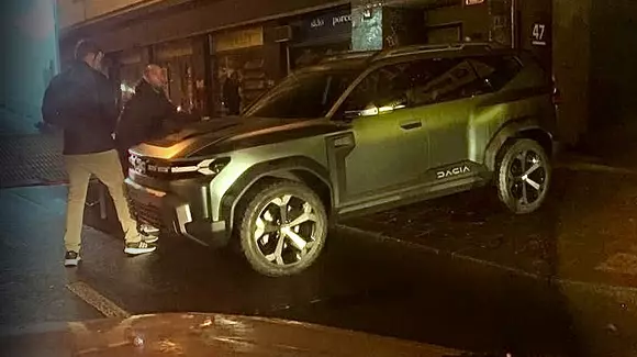 Cine trece haiducește prin patria lui Kodiaq și Karoq? Dacia Bigster! Prima imagine în ambient exterior a SUV-ului românesc.