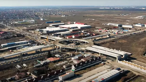 Lucrările înaintează la sensul giratoriu suspendat din Domnești