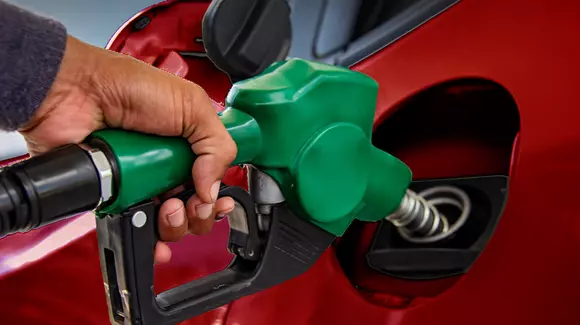 Măsurile guvernamentale ar putea determina o scădere cu 1,2-1,5 lei a prețului pe litrul de combustibil la pompă.