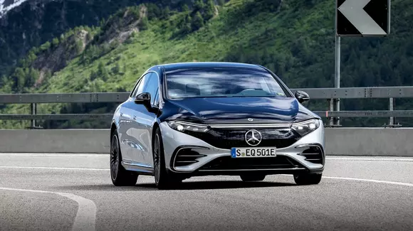 Pe scurt, până unde poate să ajungă o mașină electrică pe autostradă? Exemplu: Mercedes-Benz EQS 580 4Matic.