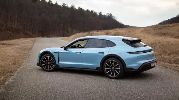 Viitorul va aduce mai mulți bani din vânzarea automobilelor electrice premium